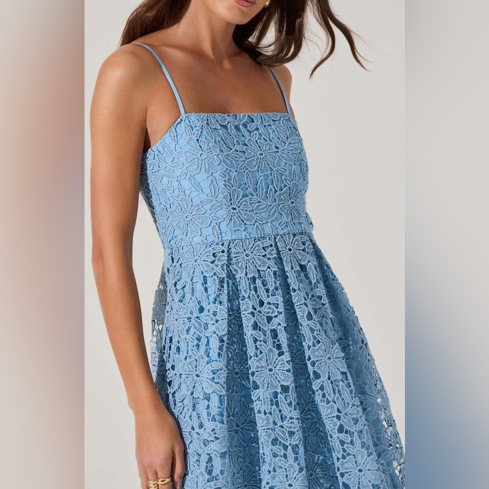 🦋 ASTR The Label - Lace Mini Dress - New With Tags